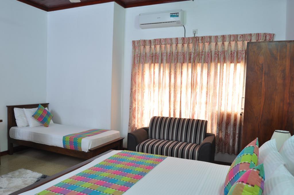 Guest Ryan Hotel Katunayaka Quarto foto